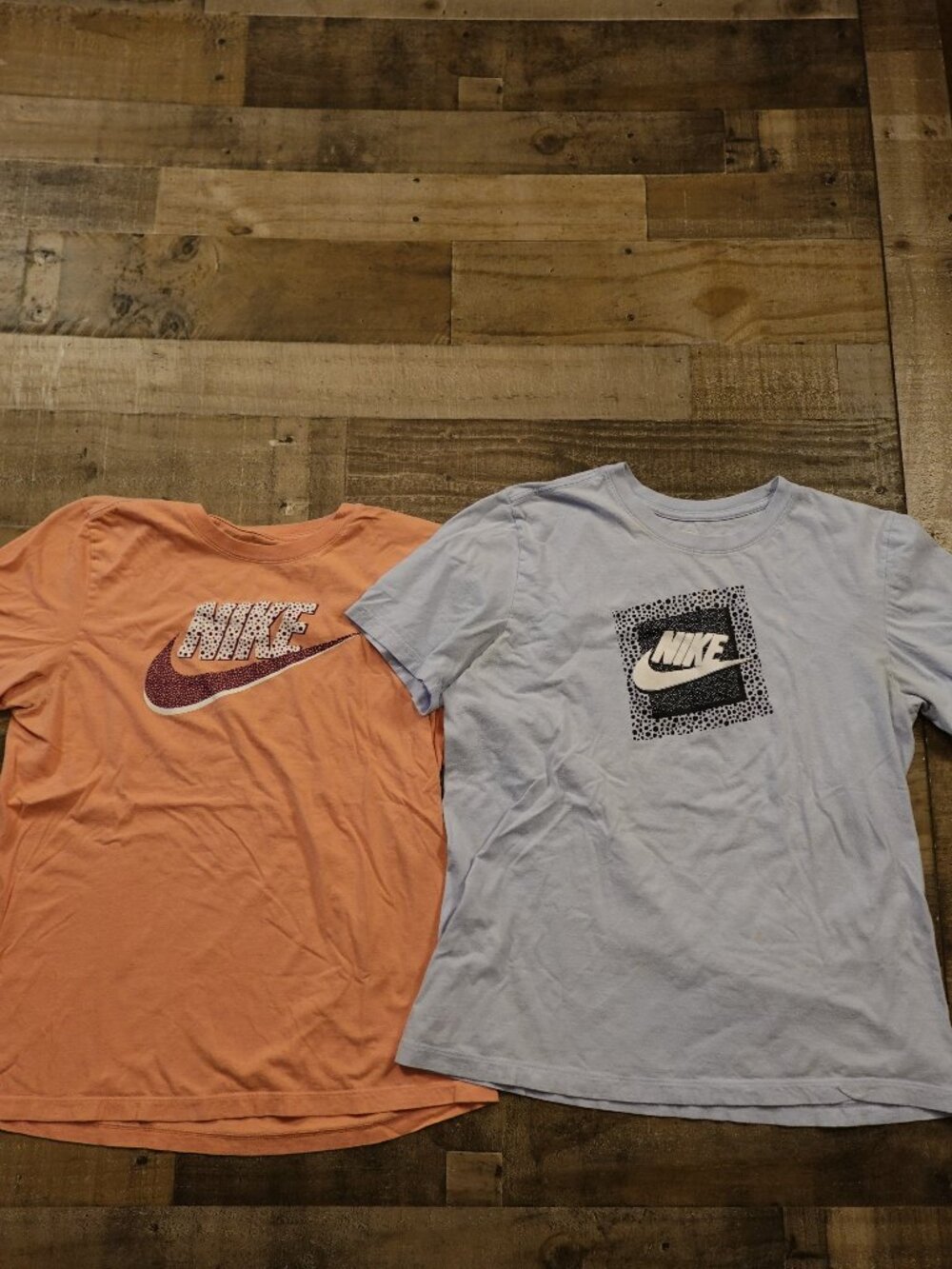 Nike T Shirt Bundle of 2 Women’s‎ Large Peach Blue Graphic Logo Casual Tops